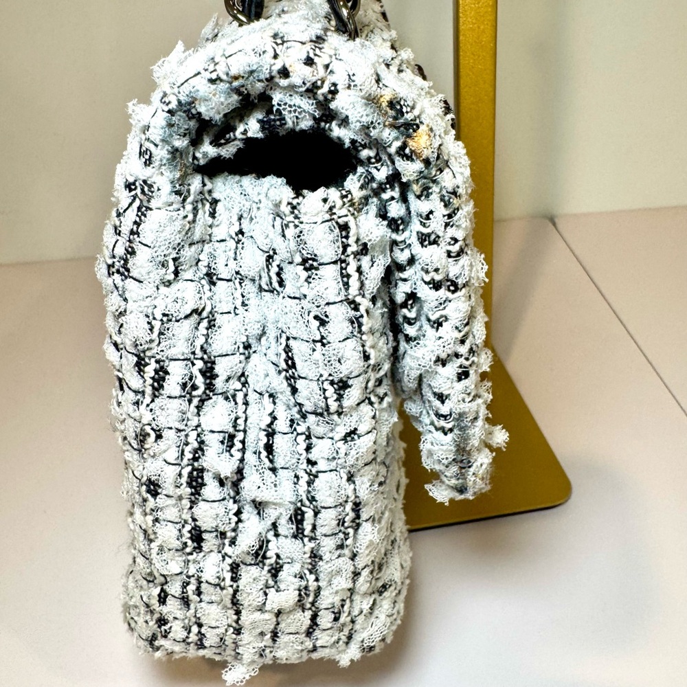 Rare Chanel 2.55 Garden Party CC Logo Charms Flap Bag In White & Black Tweed - Picture 8 of 16